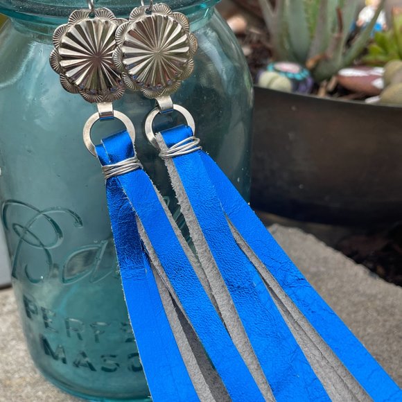 Metallic blue concho earrings - Picture 5 of 6
